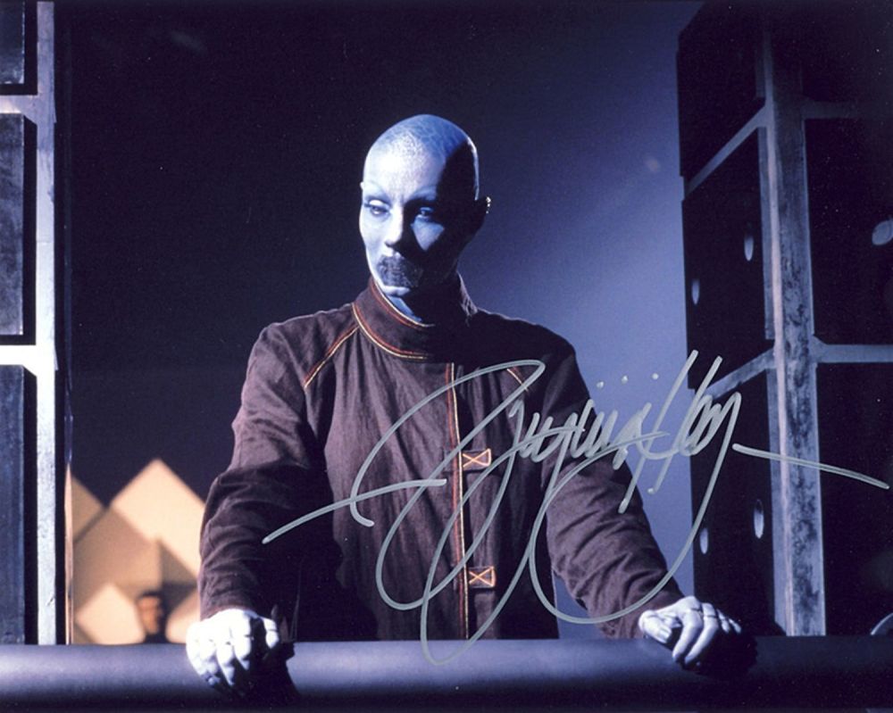 Lot 244: Super Sale! Farscape Virginia Hey hand signed 10x8...