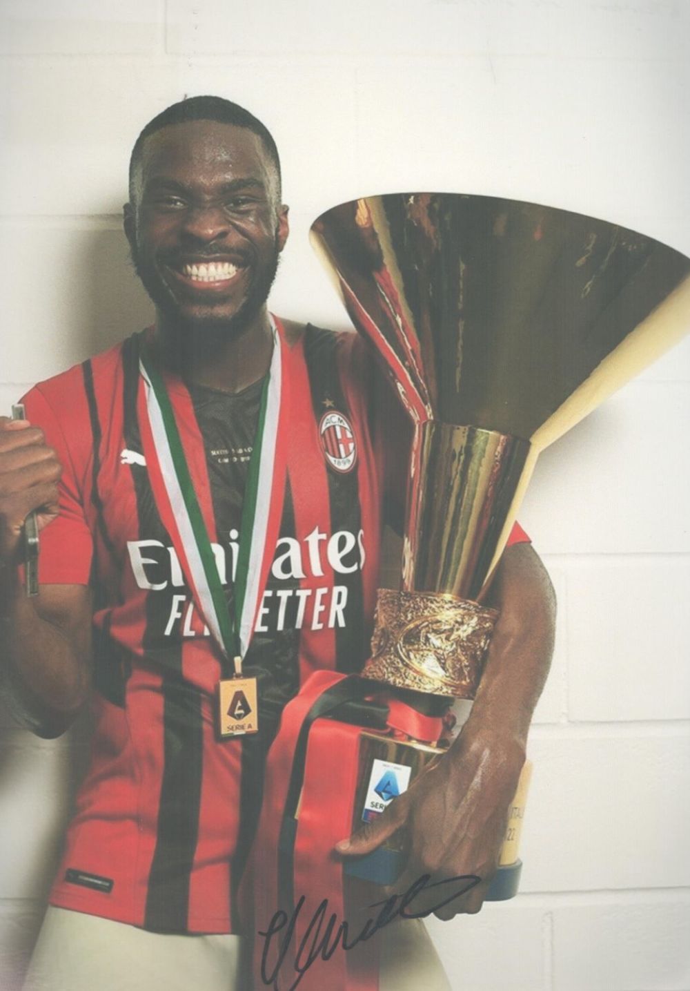 Lot 266: Fikayo Tomori signed AC Milan 12x8 colour photo....