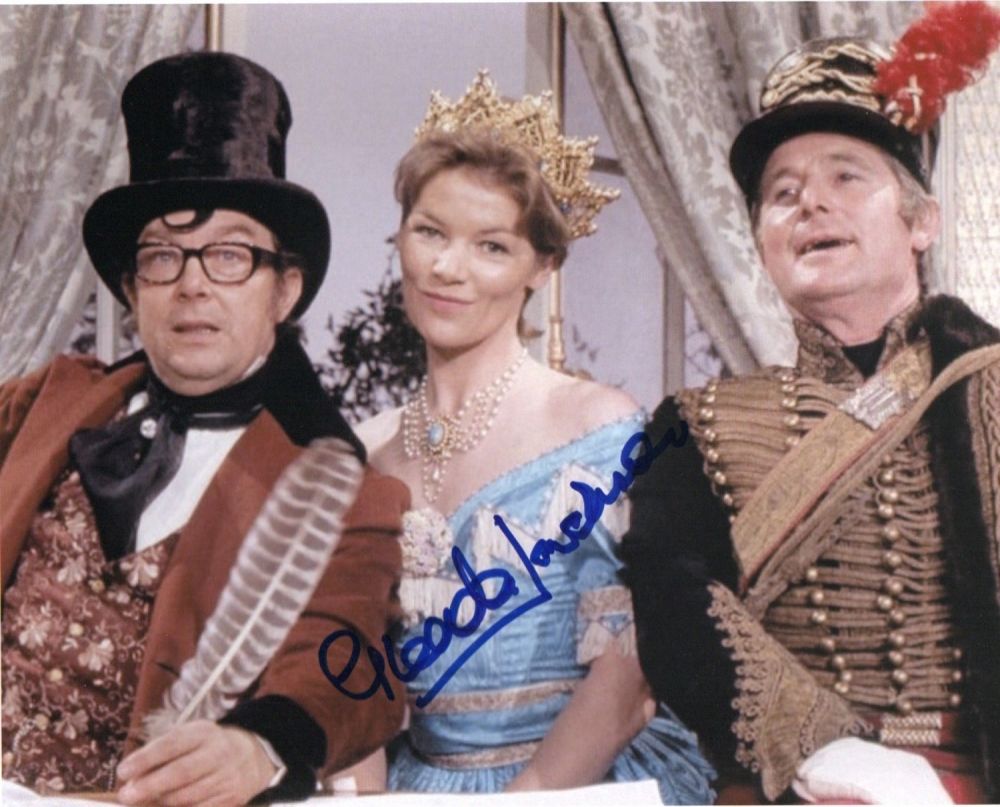 Lot 341: Glenda Jackson. 10x8 picture from the Morecambe and...