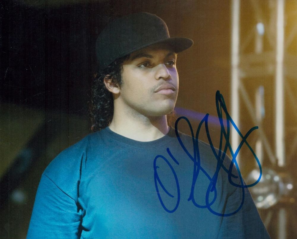 Lot 359: Oshea Jackson signed 10x8 inch colour photo. Good...
