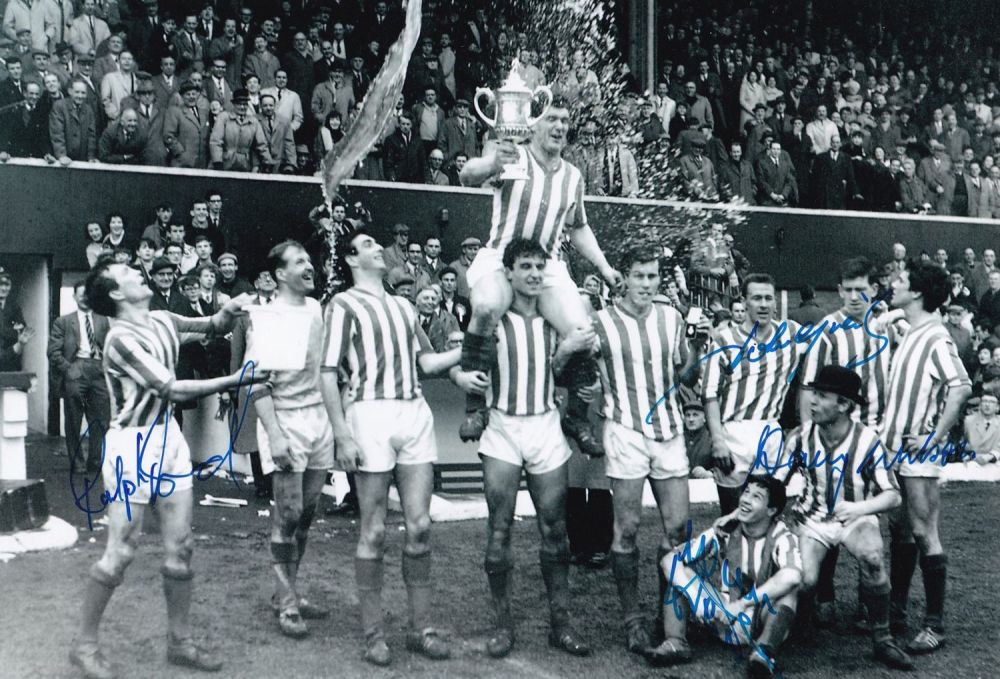 Lot 521: Autographed RANGERS 12 x 8 photo : B/W,...