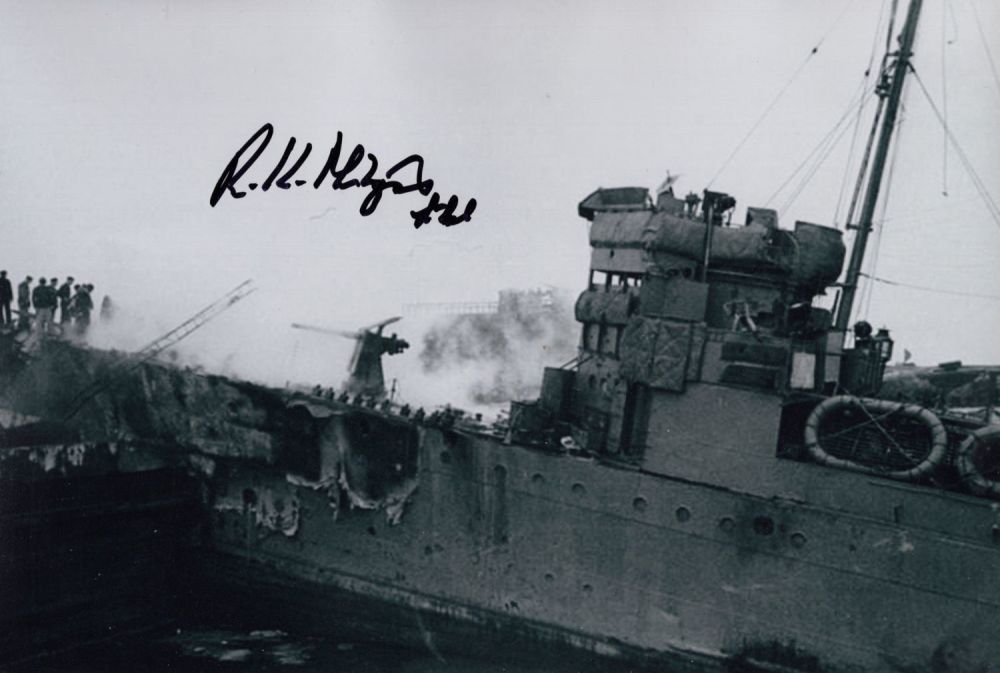 Lot 687: WW2 St Nazaire raid veteran commando Bob Montgomery...