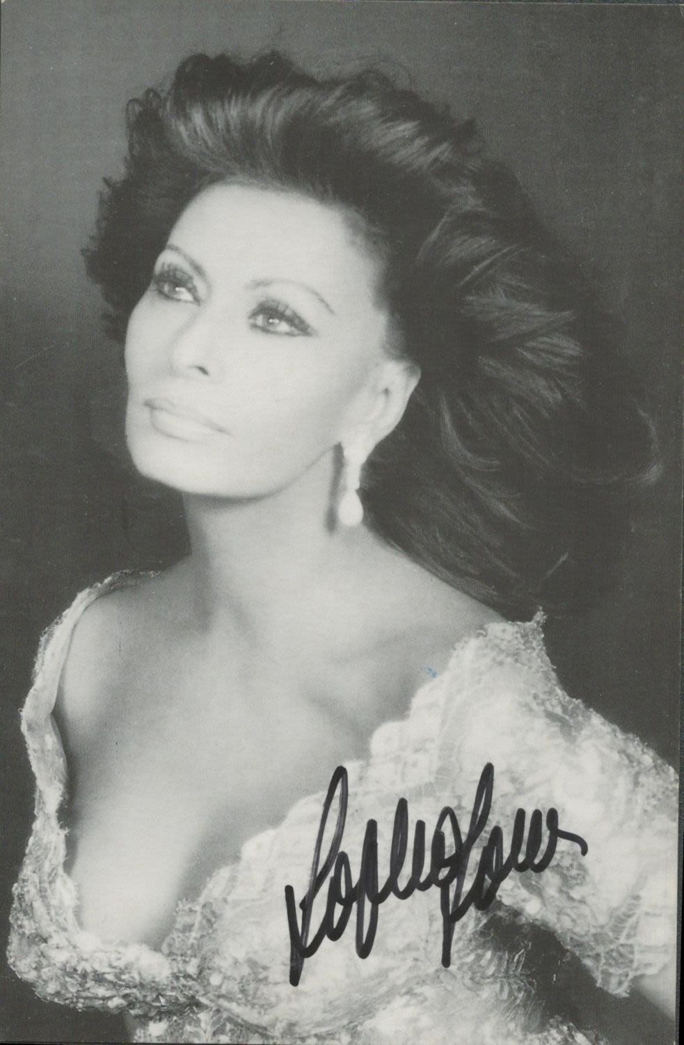 Lot 233: Sophia Loren signed 6x4inch black and white photo....