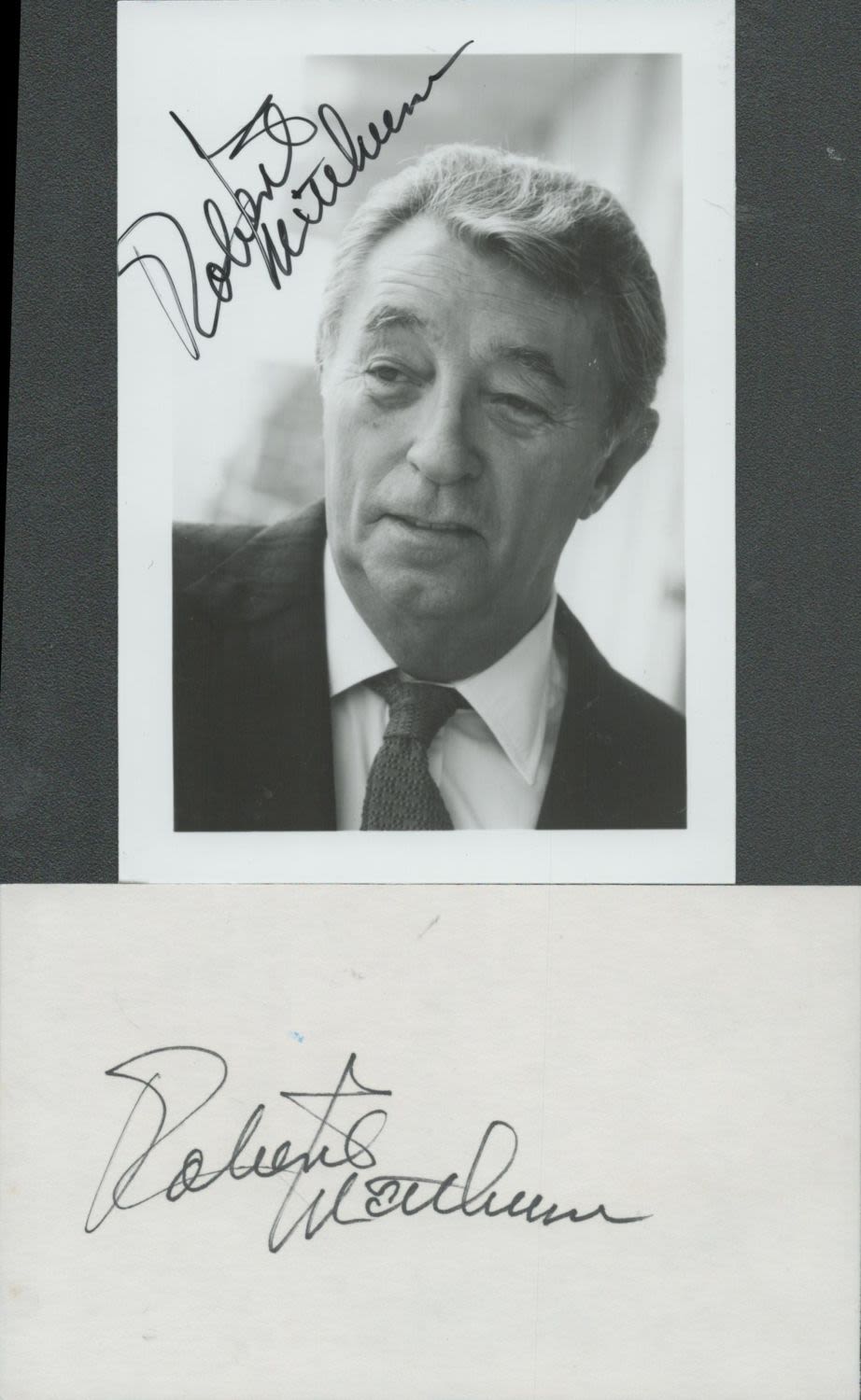 Lot 250: Robert Mitchum signed 6x4inch black and white photo...