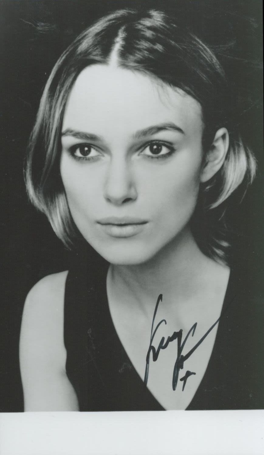 Lot 263: Keira Knightly signed 5x3inch black and white photo....