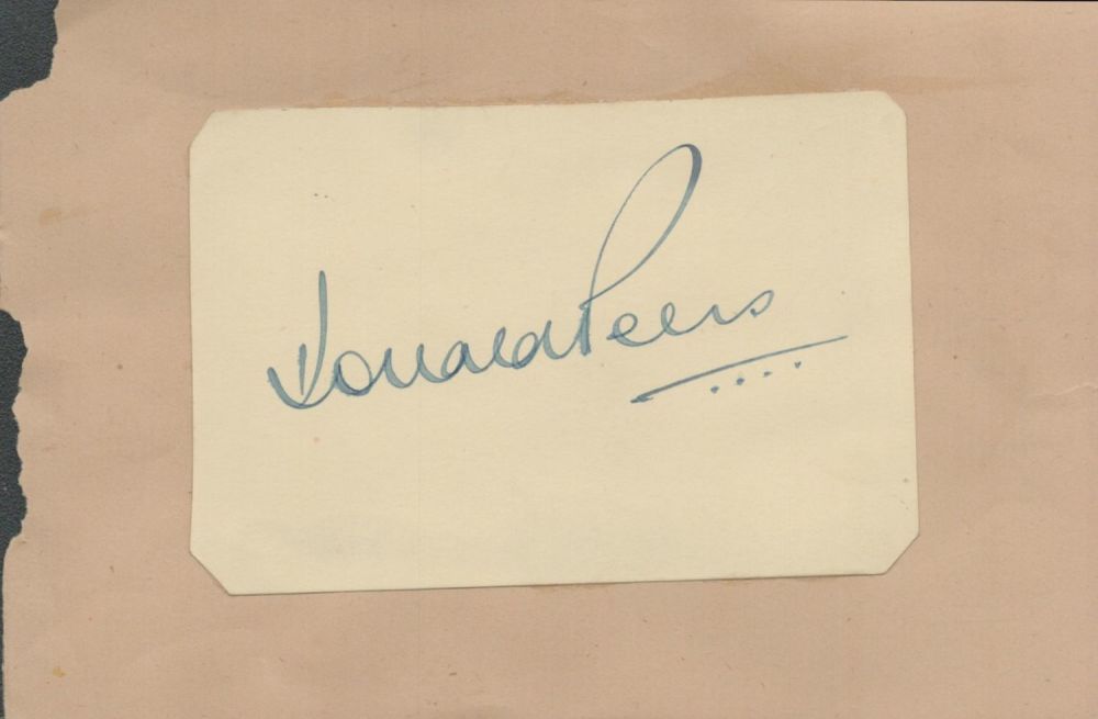 Lot 358: Donald Peers signed autograph on a small card...