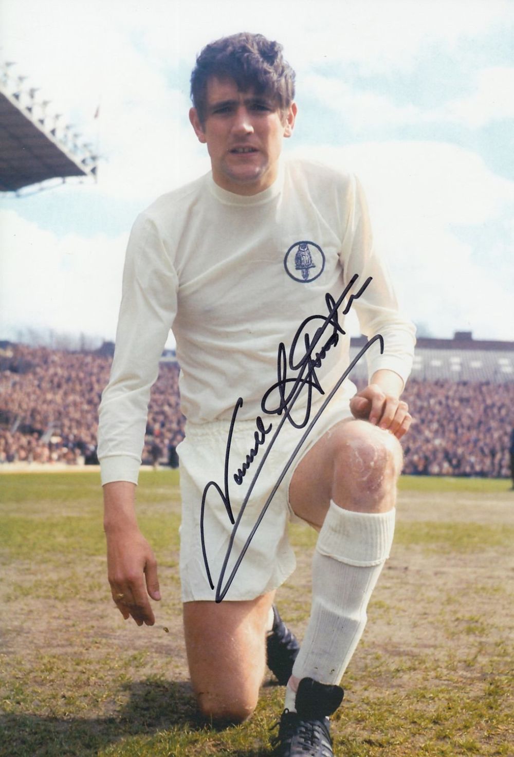 Lot 413: Football Autographed Norman Hunter 12 X 8 Photo:...