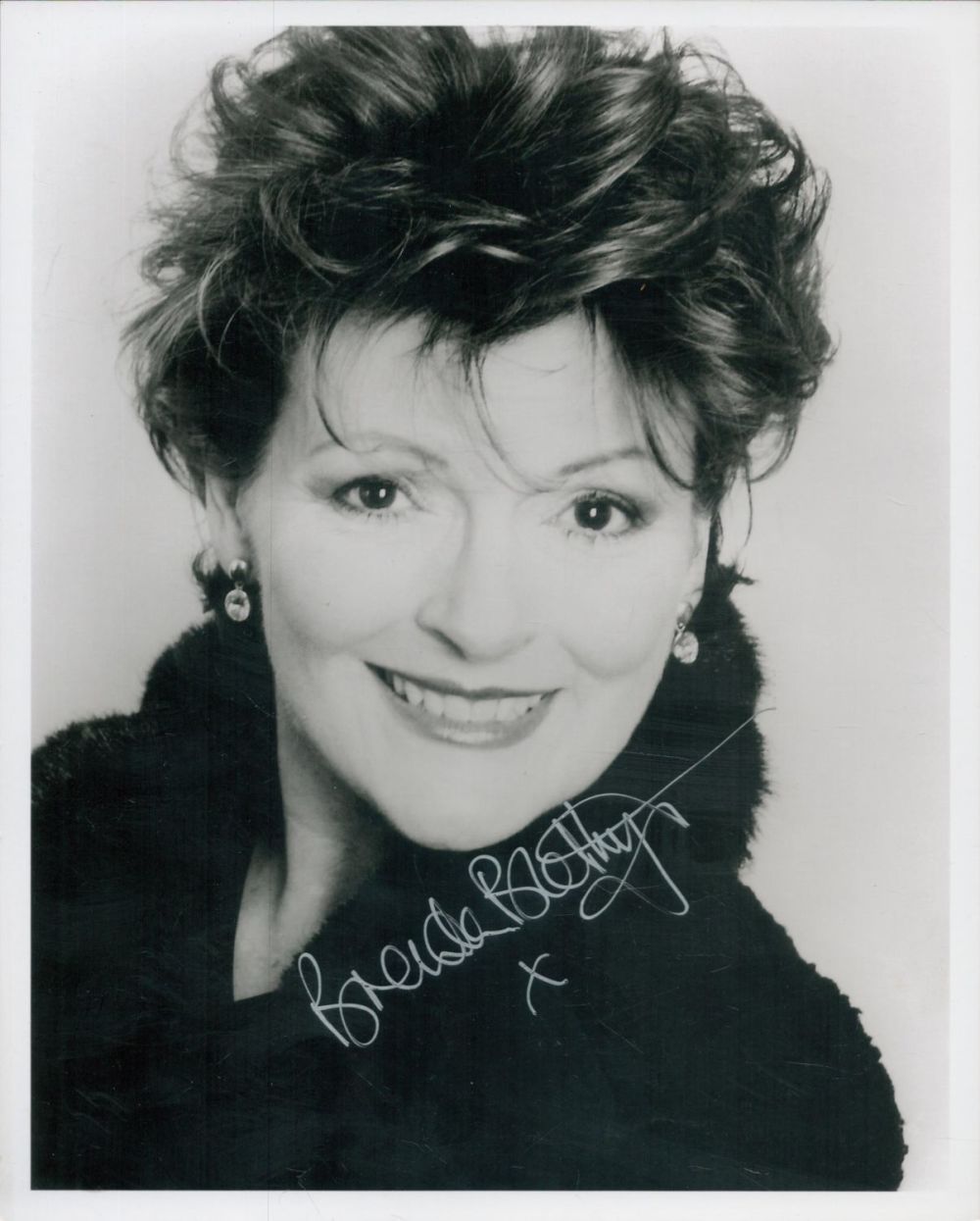 Lot 304: BRENDA BLETHYN English Actress signed 8x10 Photo. Good...