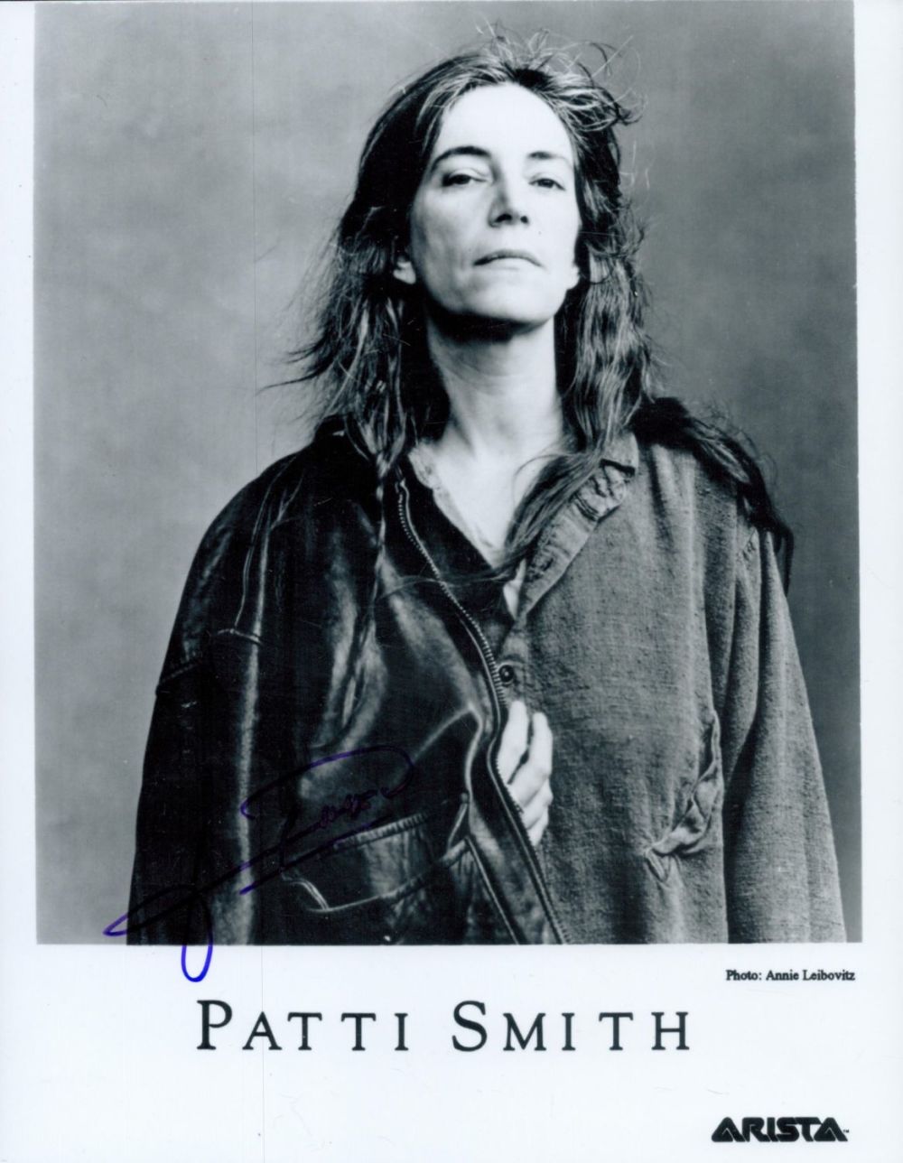Lot 379: Patti Smith signed 10x8 black and white photo....