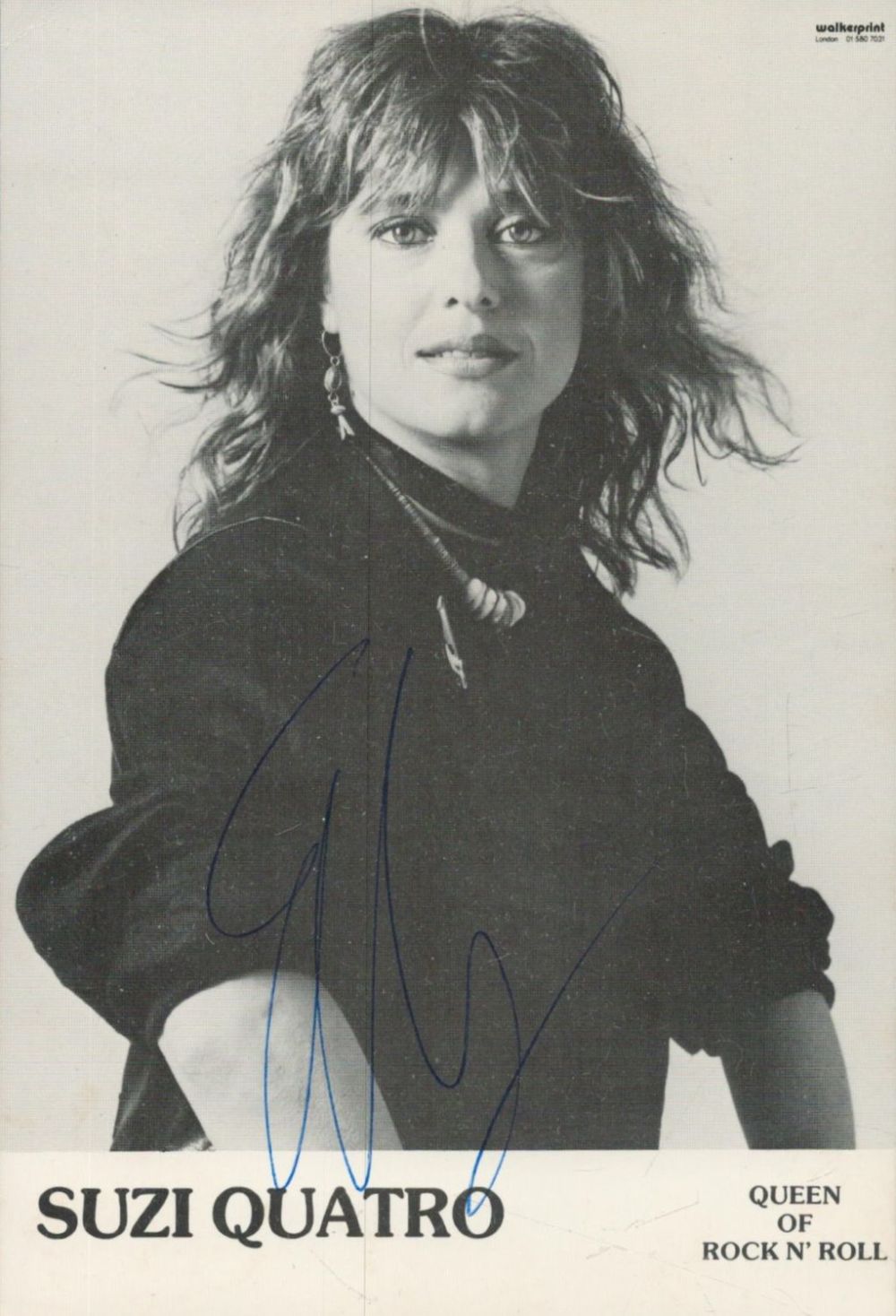 Lot 458: Suzi Quatro signed 6x4inch black and white photo....