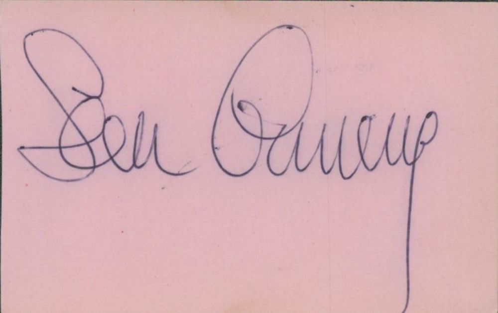Lot 114: Sean Connery signed 3x2 inch approx album card....