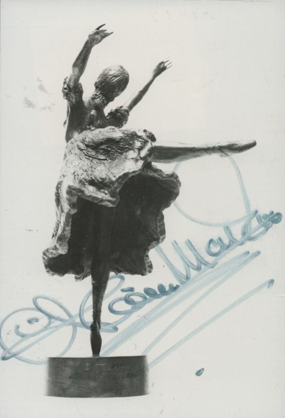 Lot 197: Dame Alicia Markova signed 5x4 inch black and...