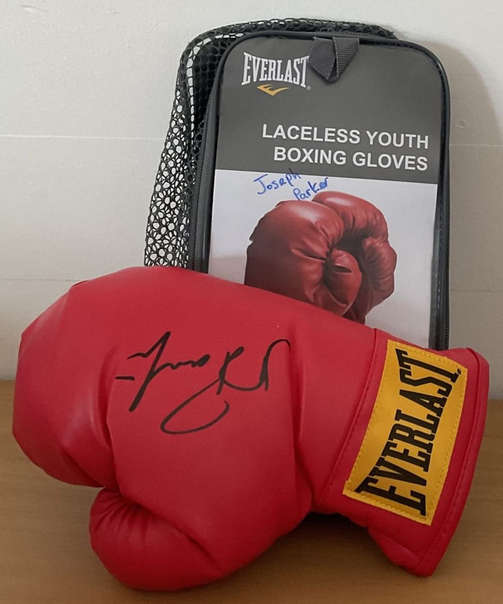 Lot 200: Boxing Joseph Parker signed Everlast red boxing glove....