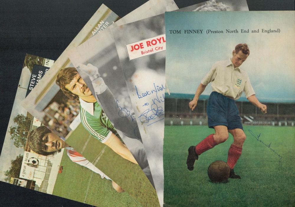 Lot 232: Football collection 5 signed 12x8 colour magazine pictures...