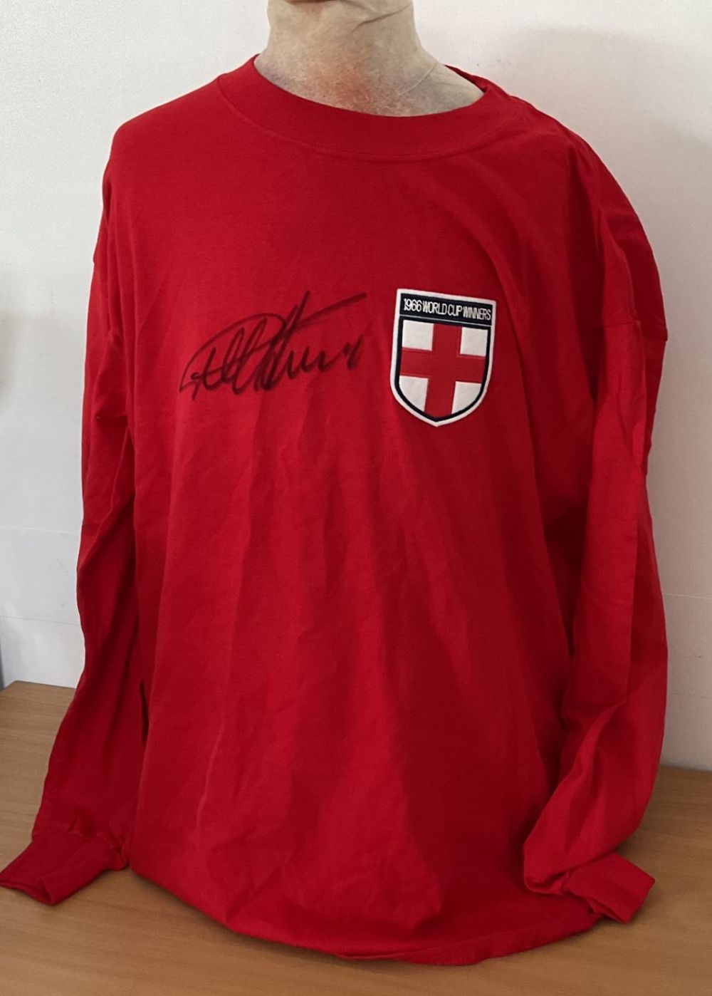 Lot 281: Football Geoff Hurst signed England 1966 World Cup...
