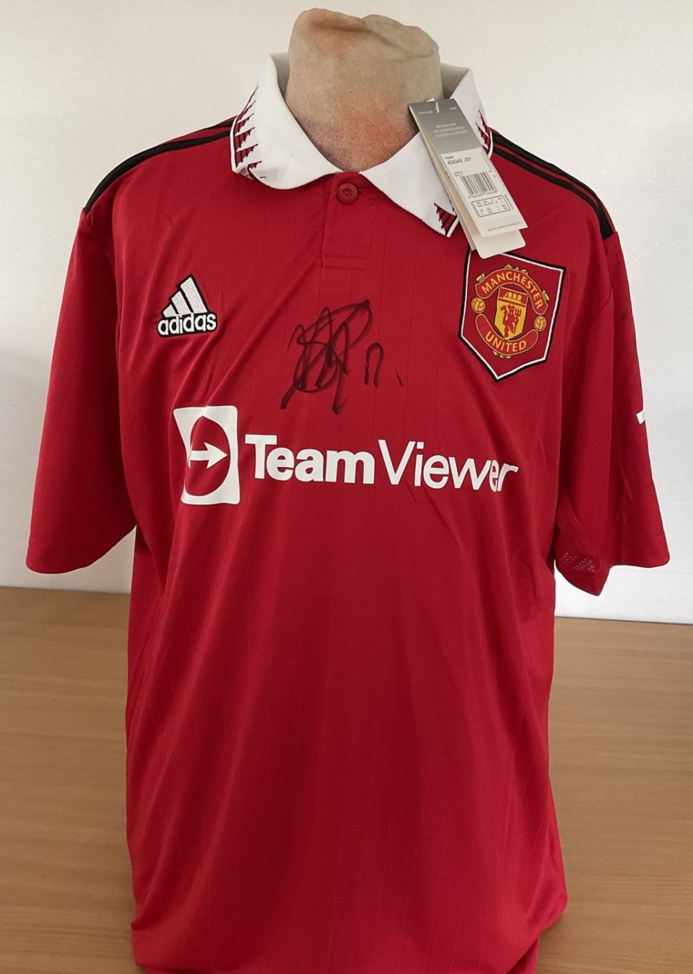 Lot 282: Football Tyrell Malacia signed Manchester United replica home...