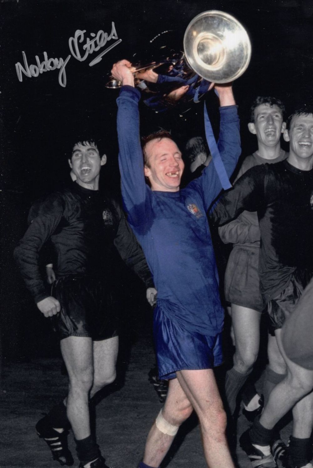 Lot 288: Manchester United 8x12 inch 1968 European Cup win...