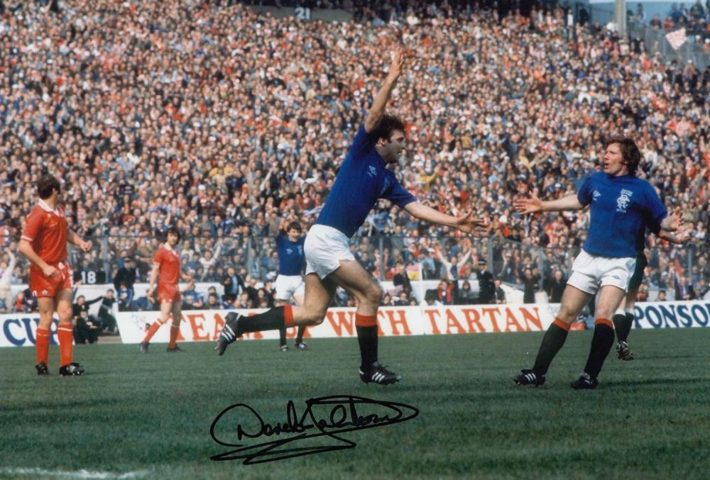 Lot 353: Autographed DEREK JOHNSTONE 12 x 8 photo :...
