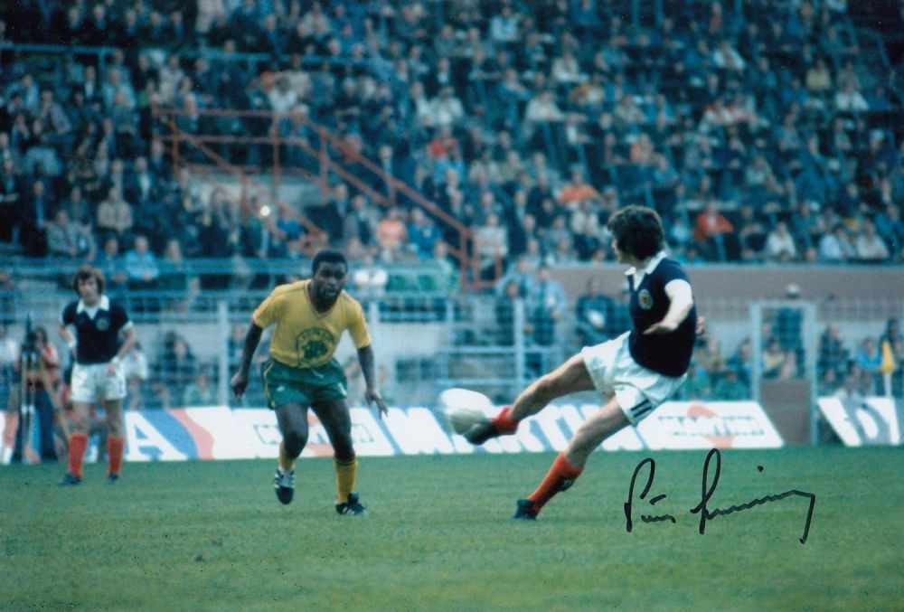 Lot 364: Autographed PETER LORIMER 12 x 8 photo :...