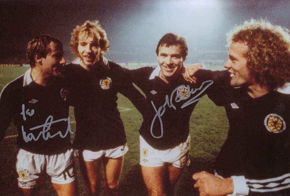 Lot 373: Autographed SCOTLAND 12 x 8 photo : Col,...