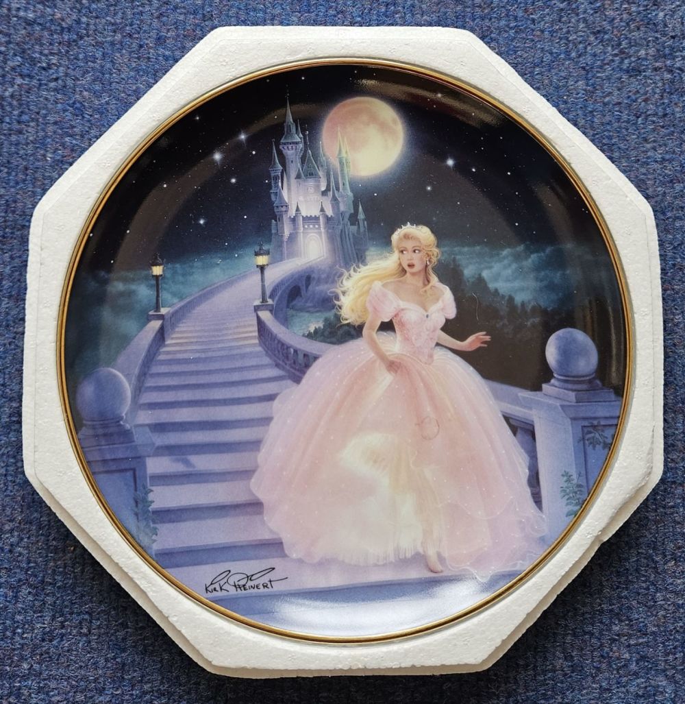 Lot 642: Cinderella Franklin Mint Heirloom "The Magic of Cinderella"...