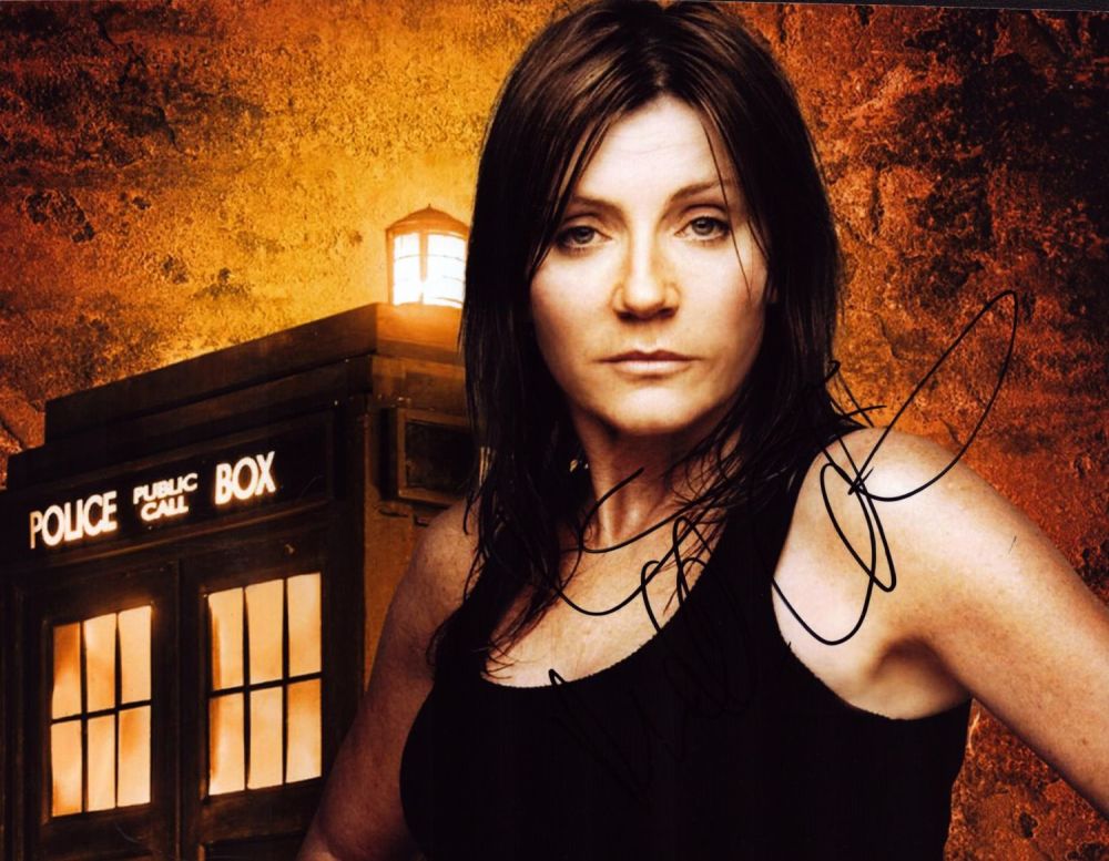 Lot 677: Michelle Collins signed 10x8 inch DR WHO colour...