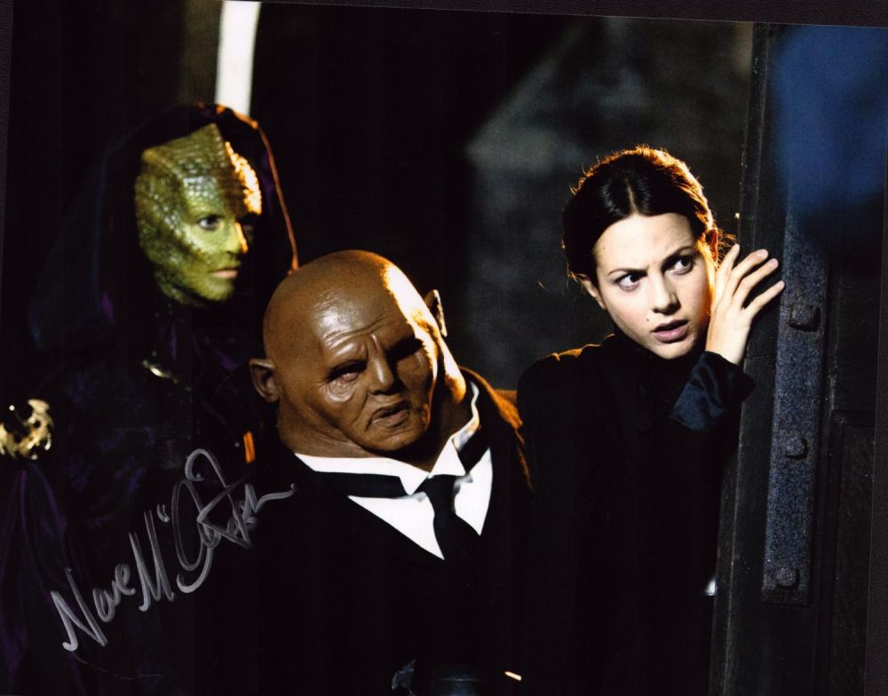 Lot 696: Neve McIntosh signed 10x8 inch DR WHO colour...