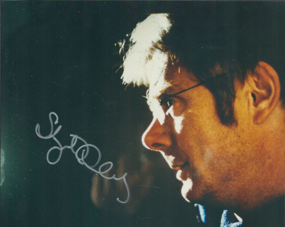 Lot 54: Stephen Daldry signed 10x8 inch colour photo. Good...