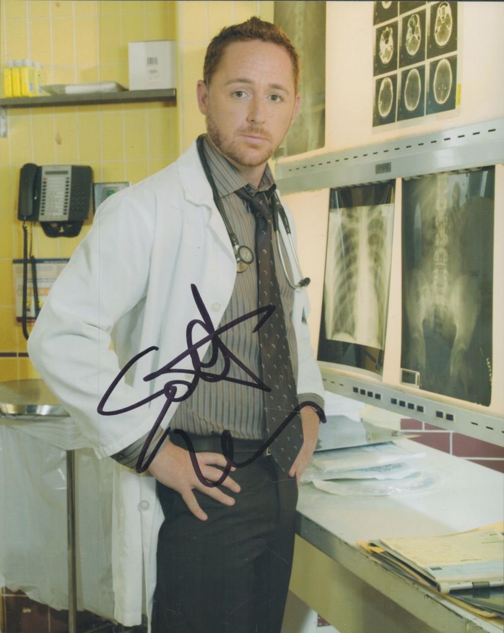 Lot 270: Scott Grimes signed 10x8 inch colour photo. Good...