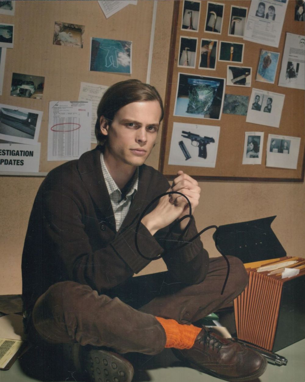 Lot 273: Mathew Gray Gubler signed 10x8 inch colour photo....