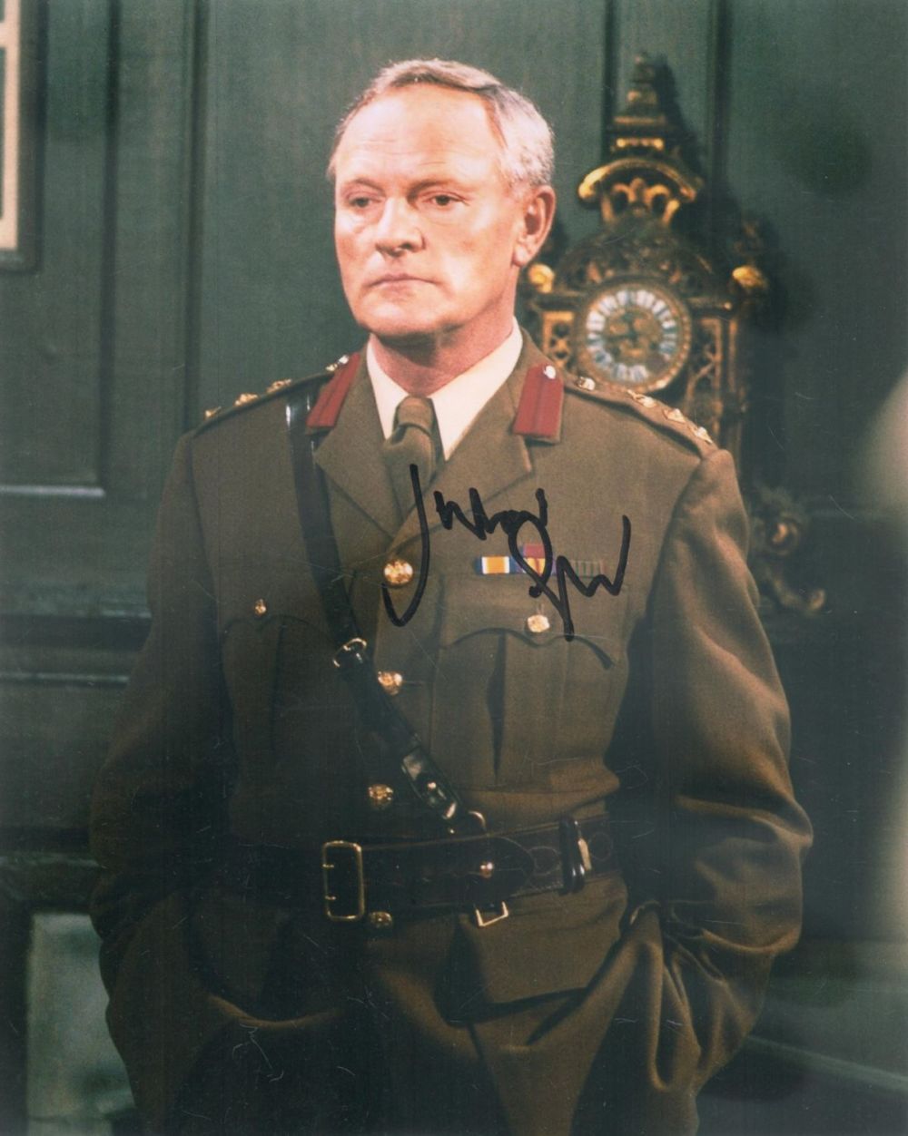 Lot 276: Julian Glover signed 10x8 inch colour photo. Good...