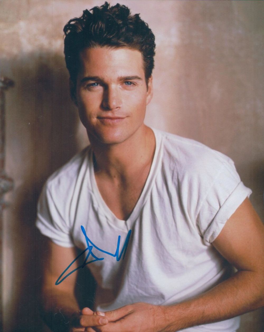 Lot 318: Chris O'Donnell signed 10x8 inch colour photo. Good...