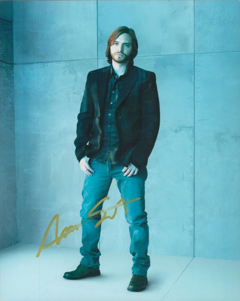 Lot 353: Aaron Stanford signed 10x8 inch colour photo. Good...