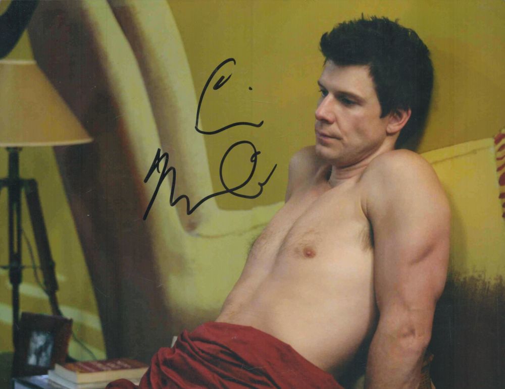 Lot 370: Eric Mabius signed 10x8 inch colour photo. Good...