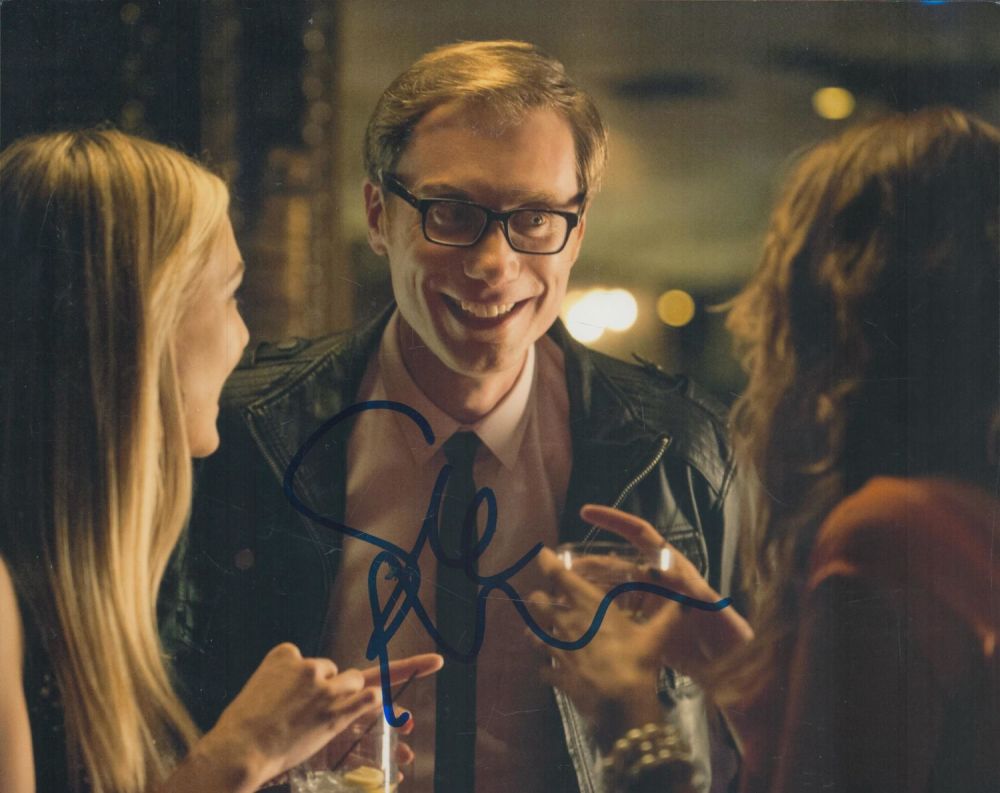 Lot 377: Stephen Merchant signed 10x8 inch colour photo. Good...