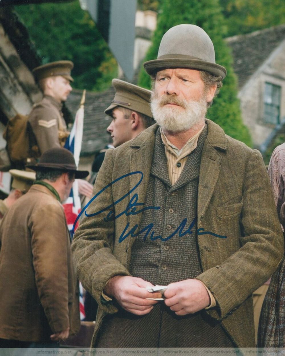 Lot 393: Peter Mullan signed 10x8 inch colour photo. Good...