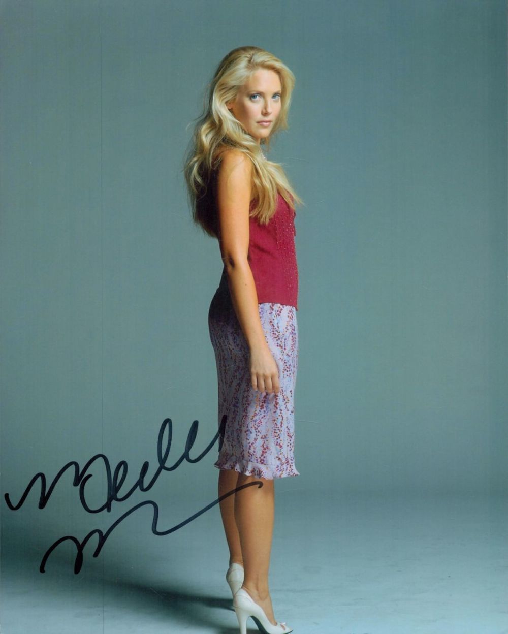 Lot 118: Mercedes McNab signed 10x8 inch colour photo. Good...