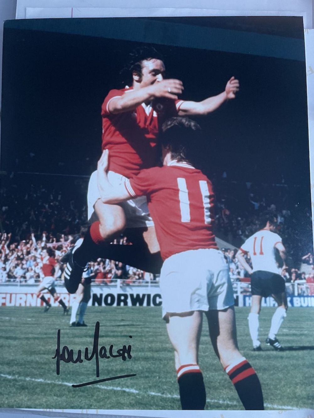 Lot 63: Lou Macari Manchester United Lege d 10x8 inch...