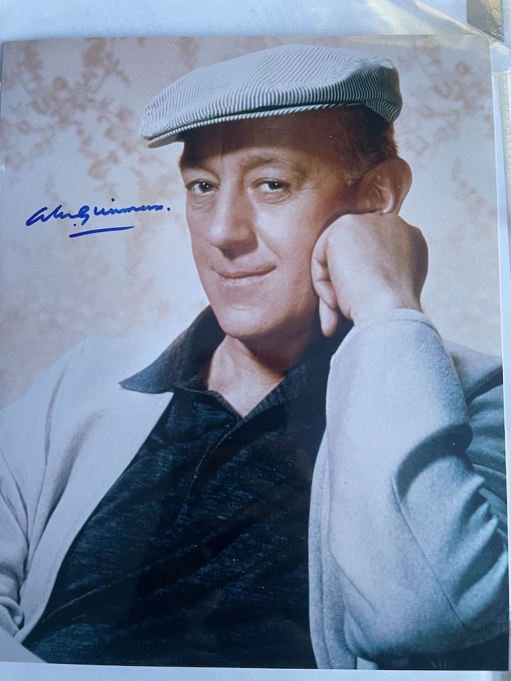 Lot 80: Alec Guinness Legendary British Actor 10x8 inch signed...