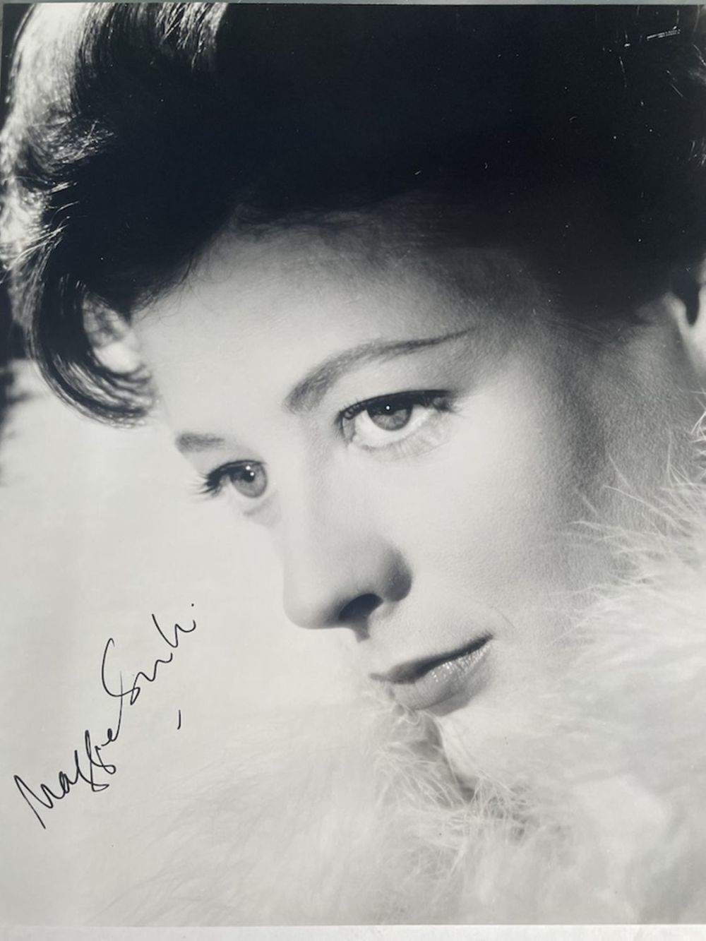 Lot 136: Maggie Smith Legendary Actress Downton Abbey 10x8 inch...