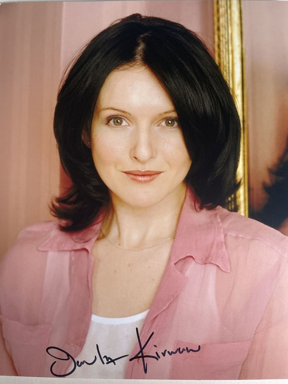 Lot 190: Dervla Kirwan Popular Irish Actress 10x8 inch signed...