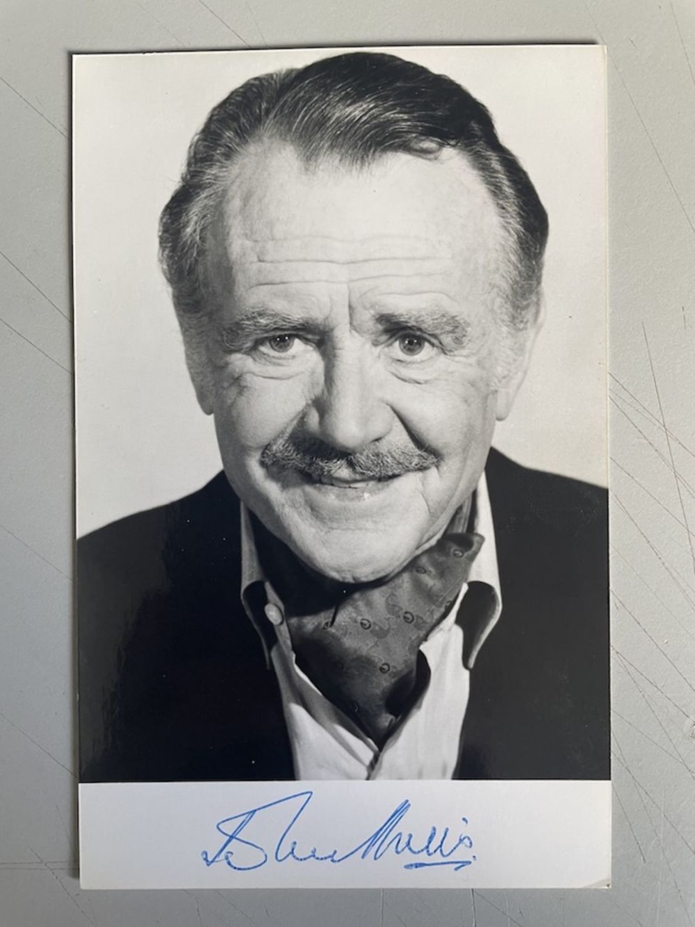 Lot 236: John Mills Legendary British Actor 6x4 inch signed...