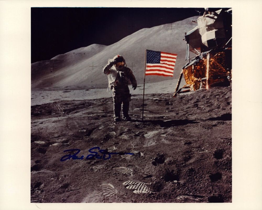 Lot 65: David R. Scott signed 10x8 inch colour photo...