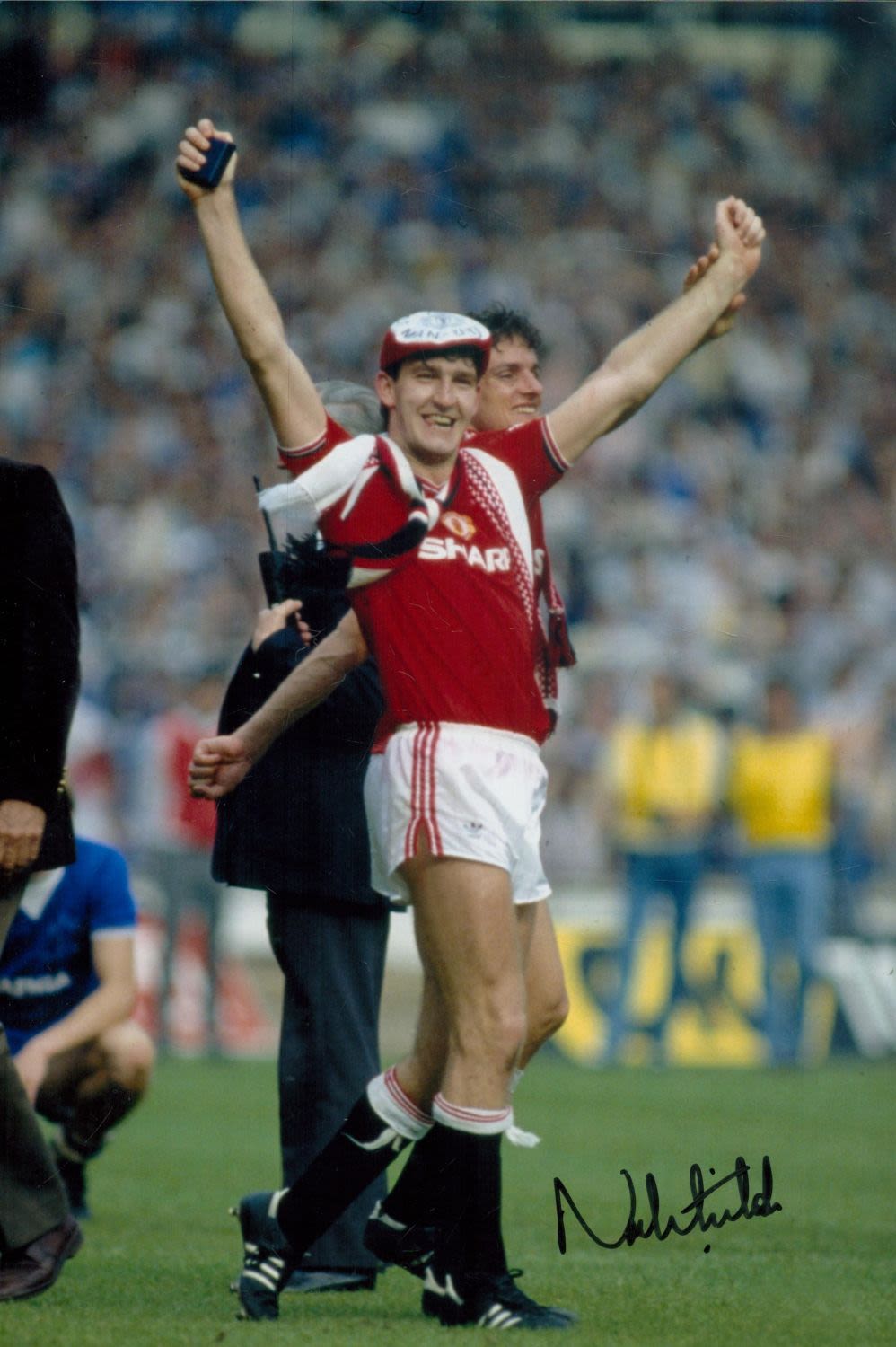 Lot 136: Autographed NORMAN WHITESIDE 12 x 8 photo :...