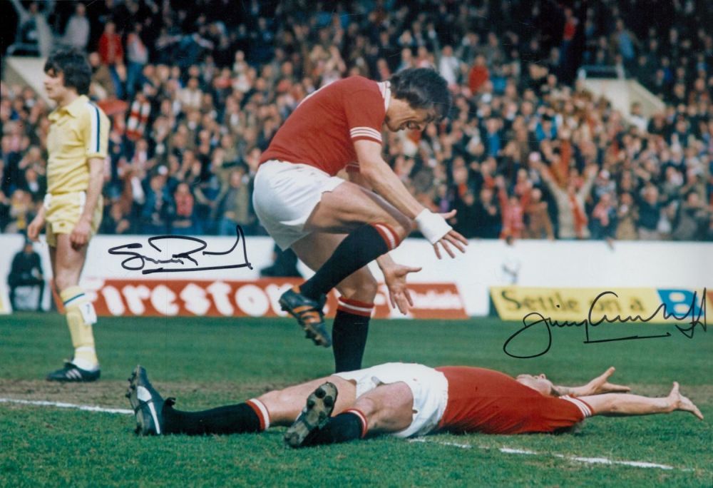 Lot 139: Autographed MAN UNITED 12 x 8 photo :...