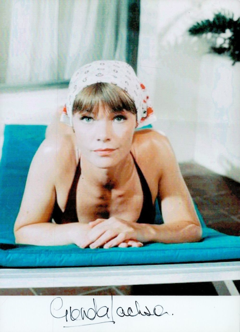Lot 162: Glenda Jackson signed 10x8inch colour photo. Good condition....