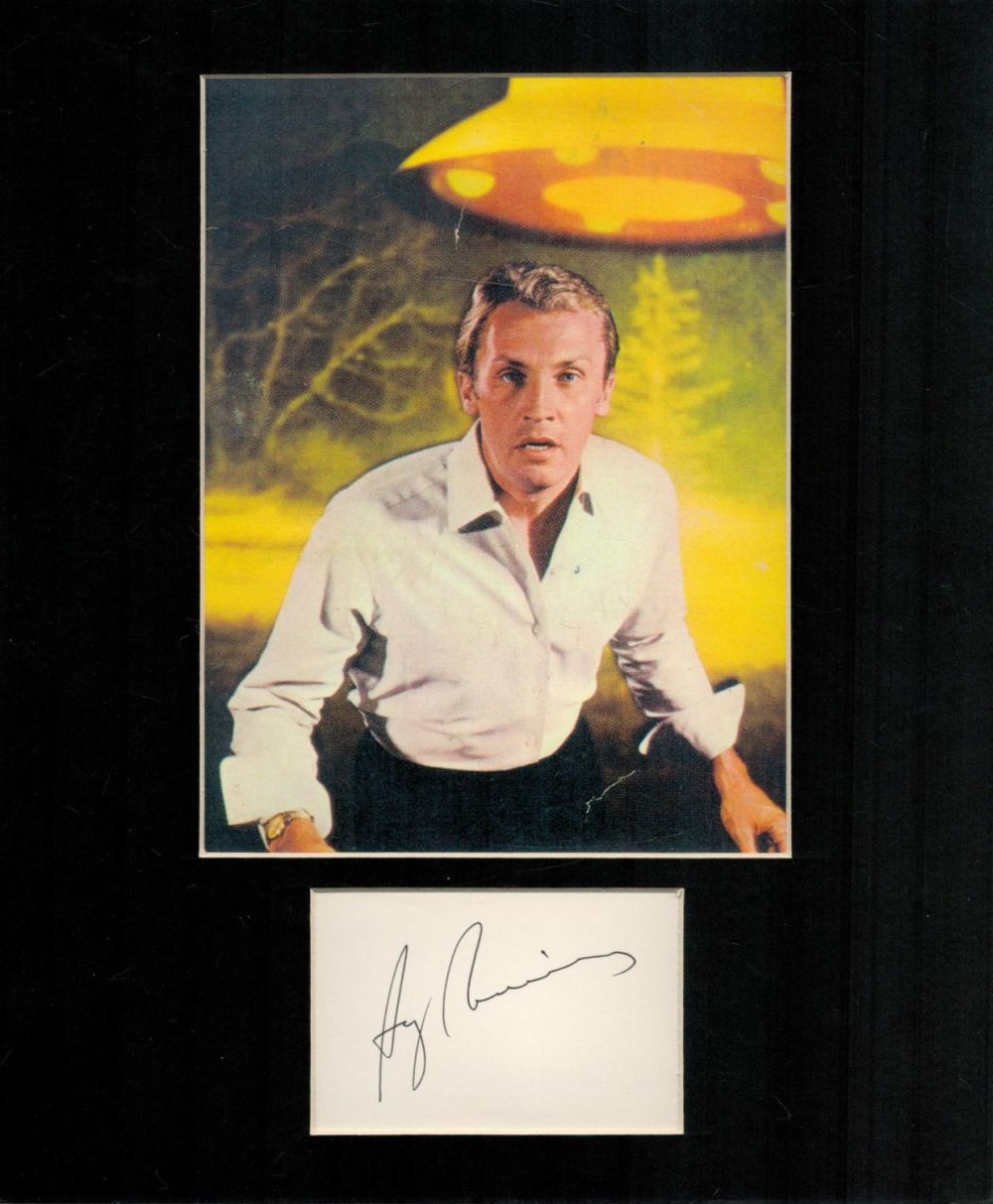 Lot 343: Roy Thinnes signature piece mounted below colour photo....