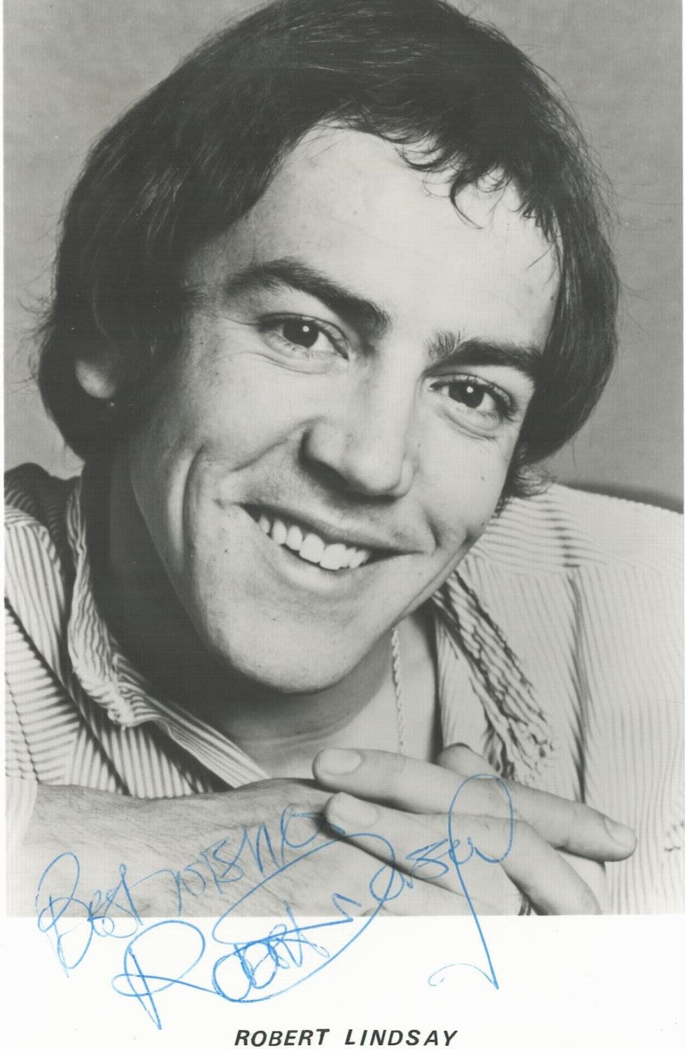 Lot 471: Robert Lindsay signed 6x4inch black and white photo....