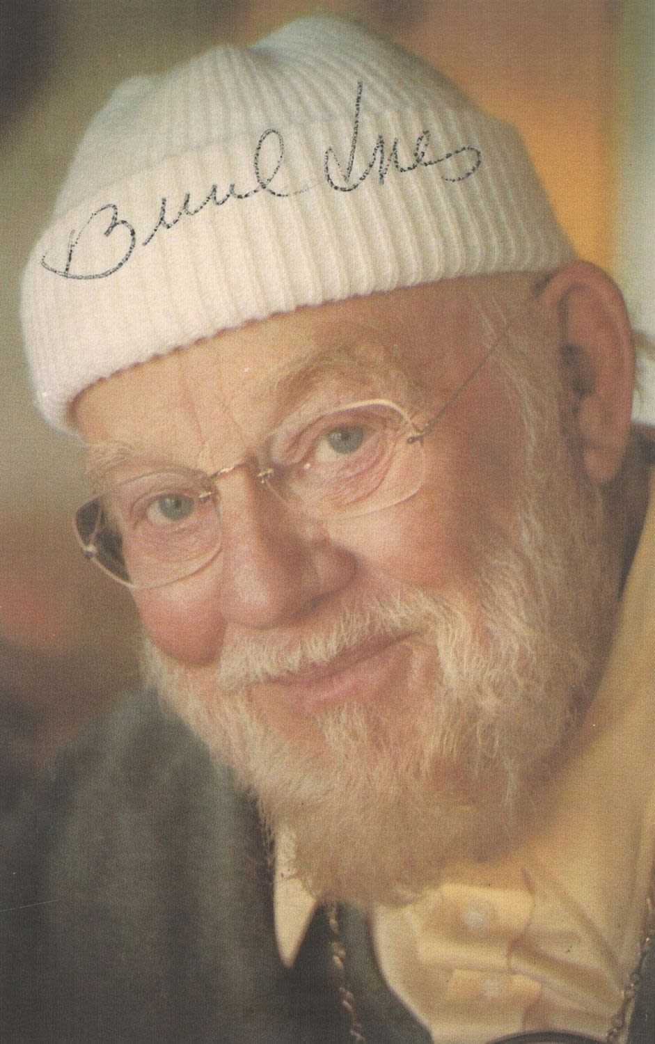 Lot 492: Burl Ives signed 6x4inch colour photo. Good condition....