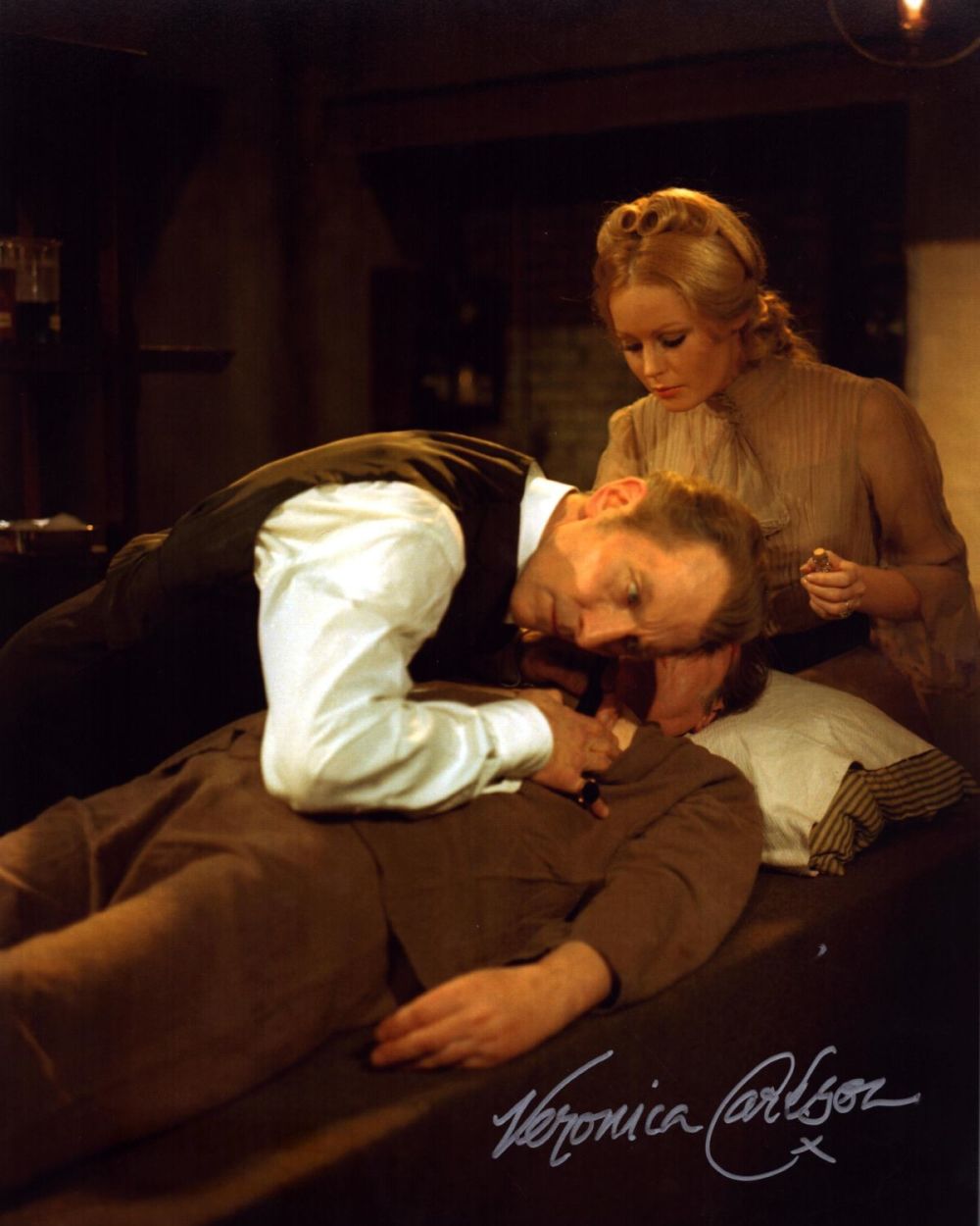 Lot 116: Veronica Carlson signed 10x8 inch colour photo. Good...